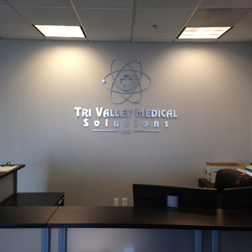 Dimensional & Routed Signs